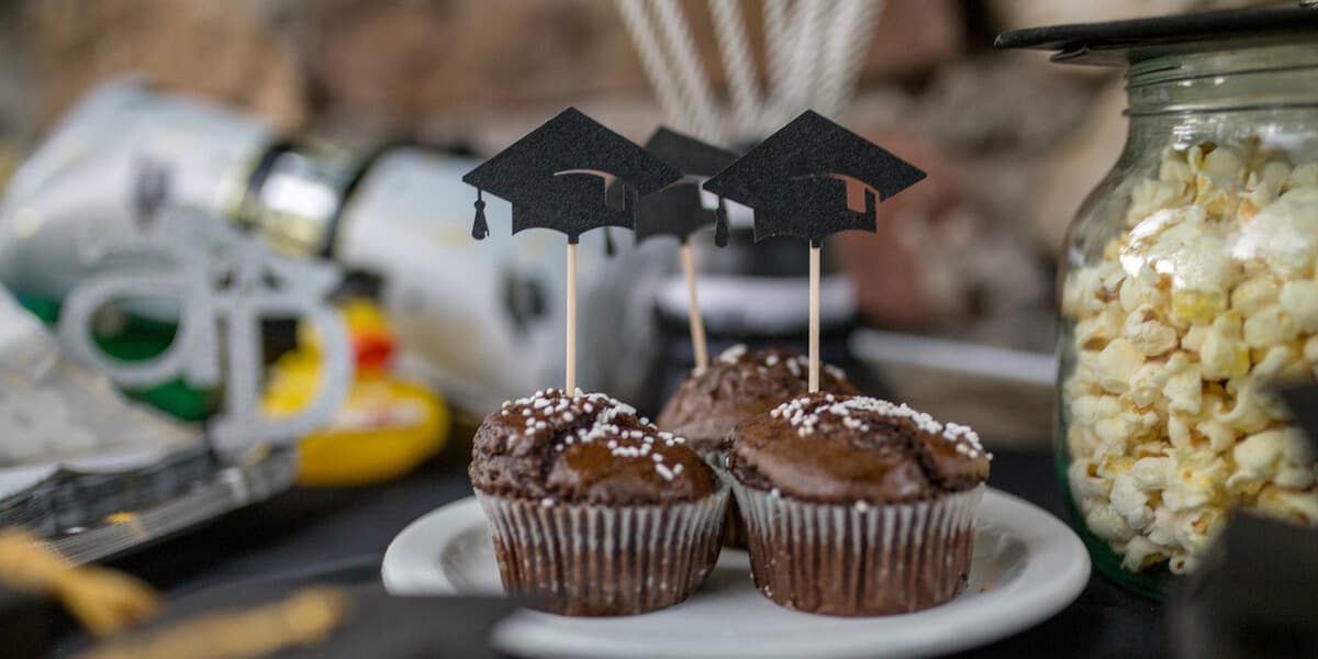 Graduation party table