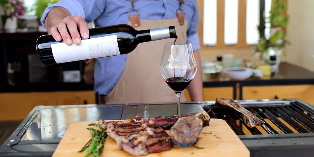 best-steak-wine-pairings-hero.webp